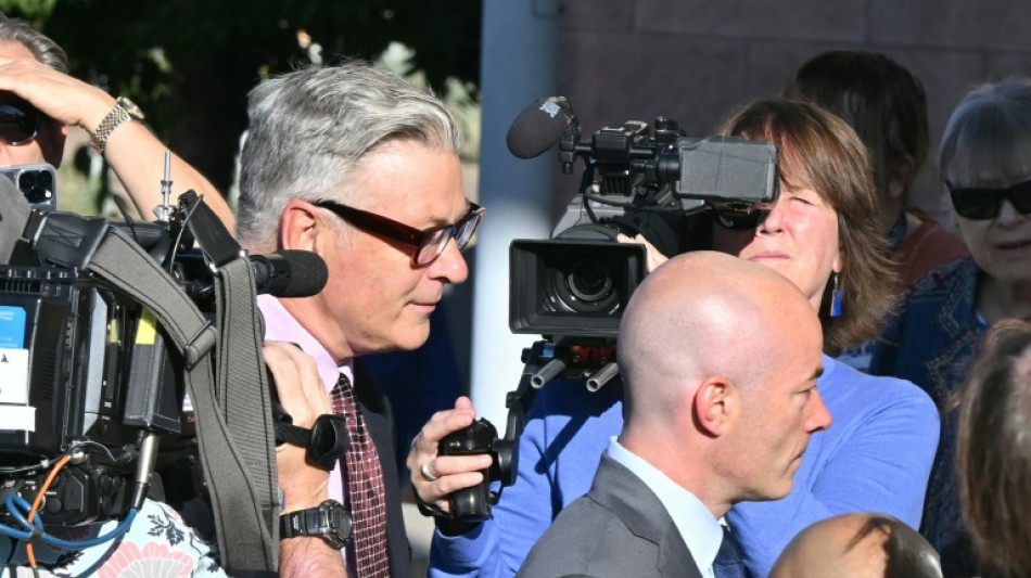 Baldwin viol&oacute; "reglas fundamentales" de seguridad, argumenta la fiscal&iacute;a en su juicio