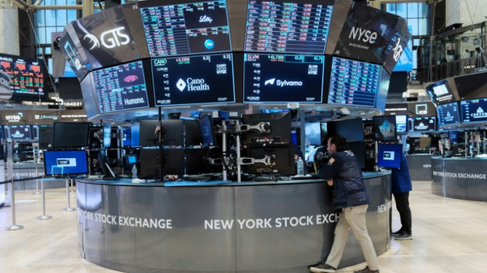 Wall Street ouvre divisée autour de l'équilibre avant les minutes de la Fed