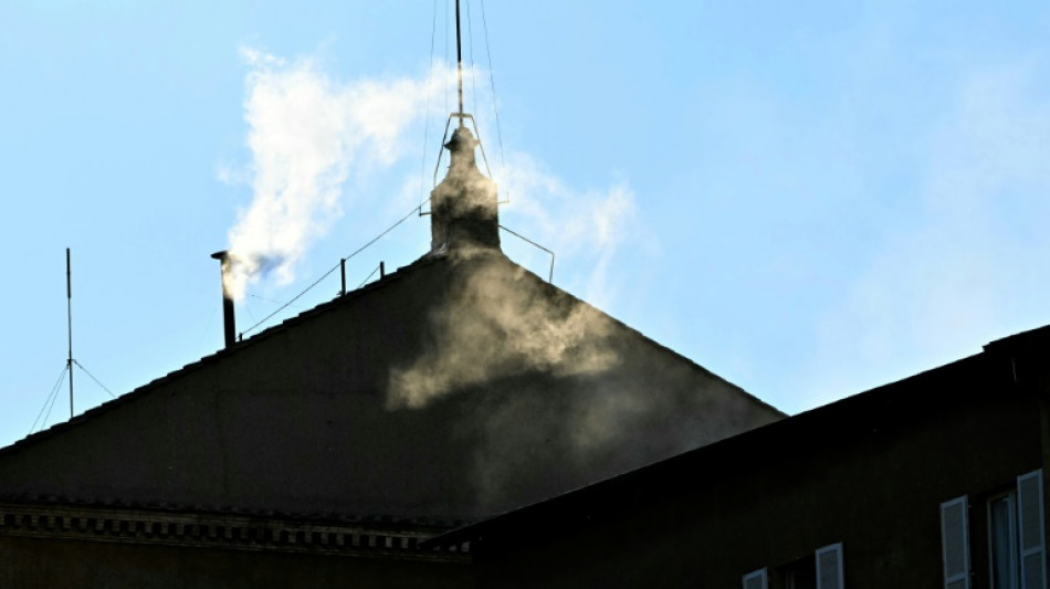 Fumata blanca en el Vaticano, hay un nuevo papa