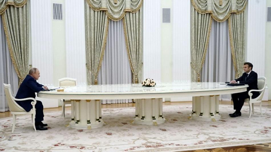 La table immense à 100.000 euros qui a volé la vedette à Poutine et Macron  
