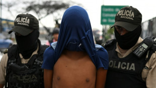 Hallan 12 presos muertos en tres c&aacute;rceles de Ecuador