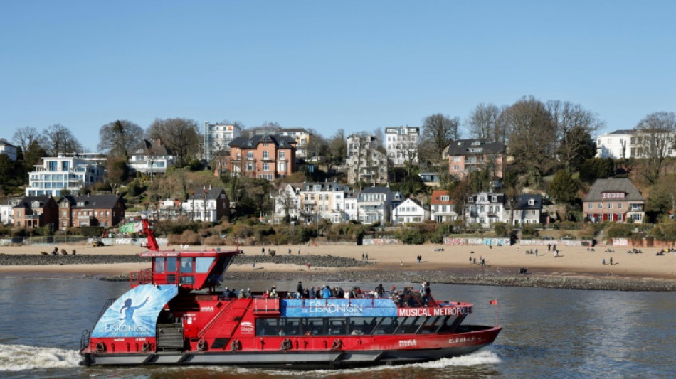 F&auml;hre kollidiert mit Schubverband: Elf Menschen in Hamburg teils schwer verletzt
