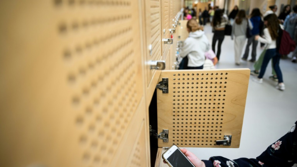 &iquest;Y si los alumnos dejan los celulares fuera del aula? Francia prueba la "pausa digital"