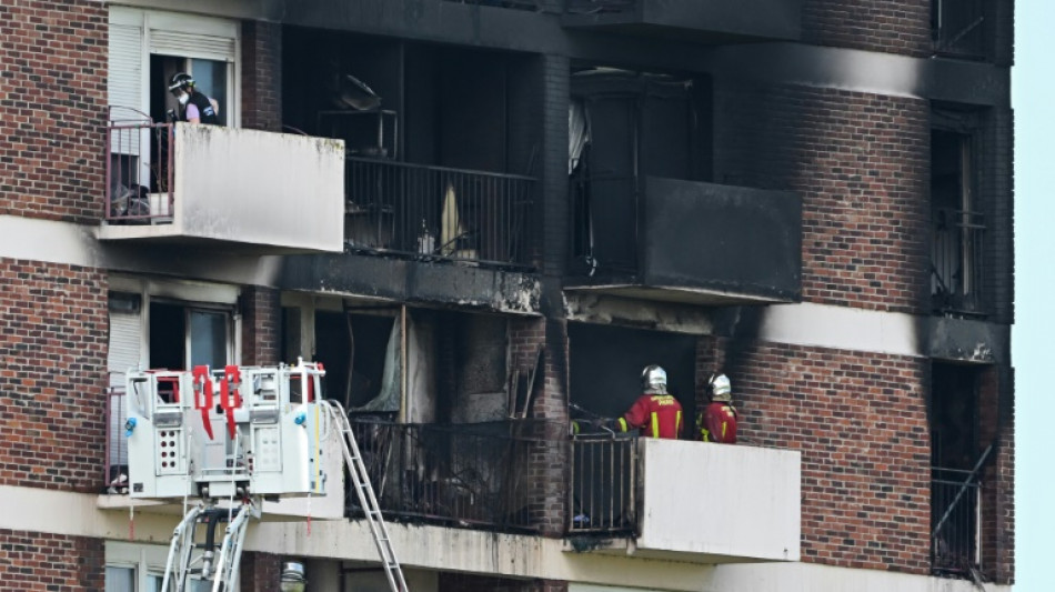 Un mort et plusieurs bless&eacute;s dans l'incendie d'un immeuble d'habitation pr&egrave;s de Paris