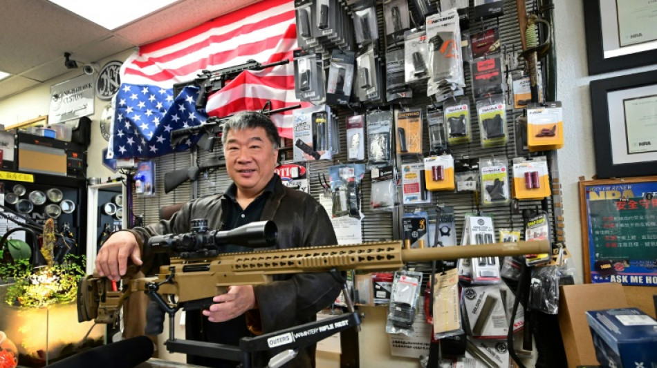 Asi&aacute;ticos abrazan las armas para defenderse de la violencia y el racismo en EEUU