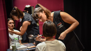 Visitatori truccati come gli attori alla Milano Beauty Week