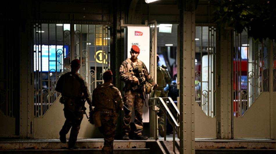 Militaire Sentinelle bless&eacute; au couteau &agrave; Paris: le suspect intern&eacute; en psychiatrie