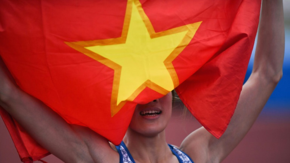 Vietnam close on 100 gold as couple win just minutes apart
