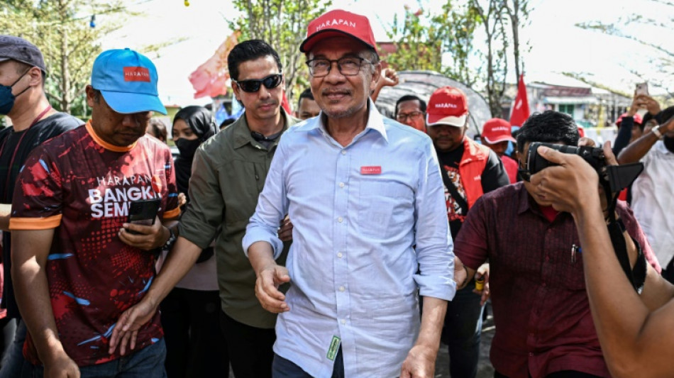 Time running out as Malaysia's Anwar fights for top job