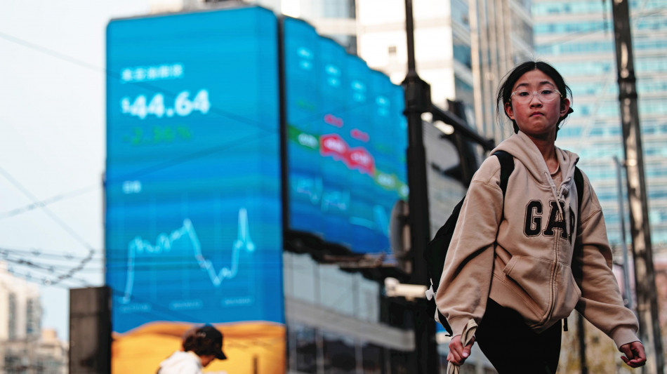 Borsa: Shanghai chiude a +0,35%, Shenzhen a +0,59%