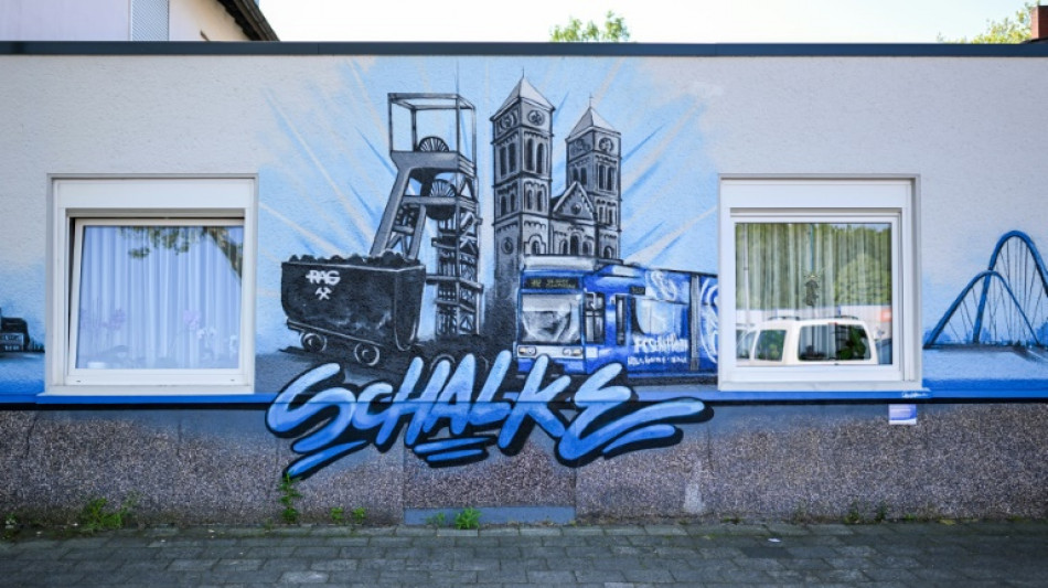 Foot: en Allemagne, les g&eacute;ants du pass&eacute; font vibrer la 2e division