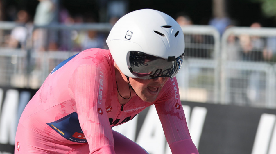Giro: Pedersen vince la 5/a tappa e rimane in maglia rosa