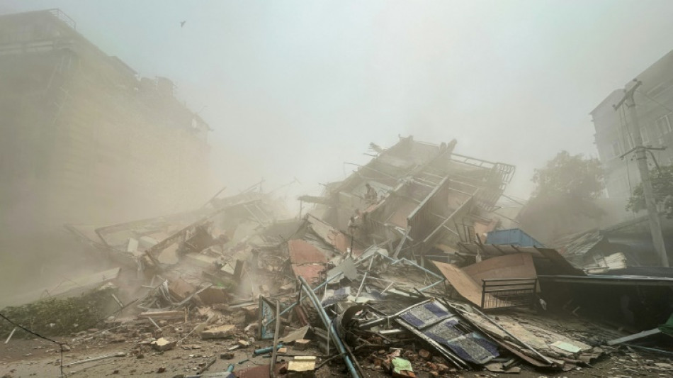 Regierung: Mindestens 144 Tote und 732 Verletzte durch Erdbeben in Myanmar