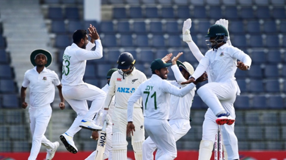 Williamson keeps New Zealand afloat in first Bangladesh Test