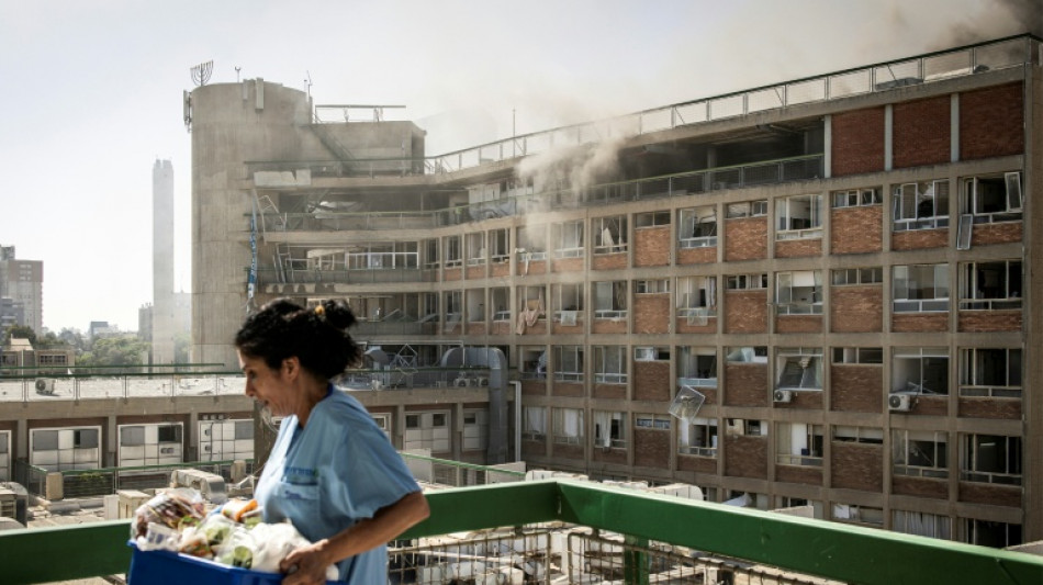 Dans l'h&ocirc;pital isra&eacute;lien touch&eacute; par un missile, patients et soignants sous le choc