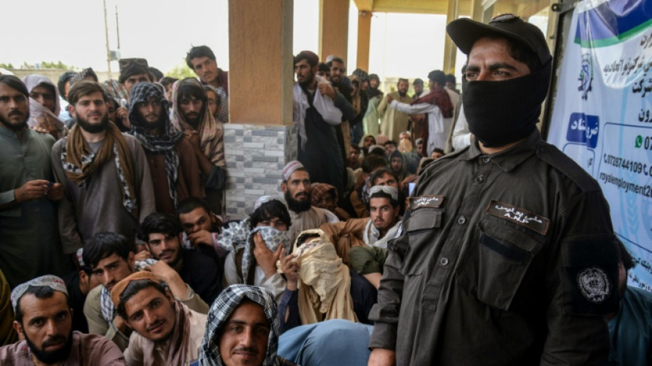 Thousands of Afghans scramble for chance to work in Qatar