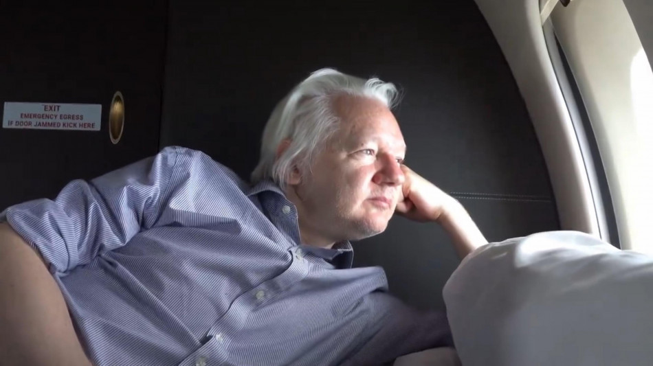 Assange non potr&agrave; tornare negli Usa senza autorizzazione