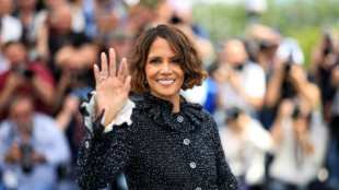 Novas regras de vestimenta do Festival de Cannes fazem Halle Berry mudar vestido