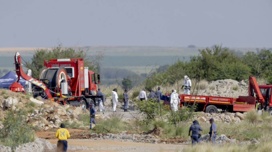 Cuatro cad&aacute;veres y siete mineros rescatados de una mina clandestina en Sud&aacute;frica