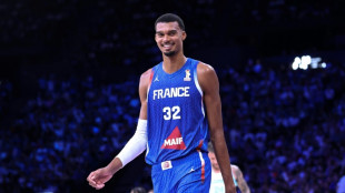 Basket: les Bleus de "Wemby" &eacute;crasent la Slov&eacute;nie &agrave; Bercy et se rapprochent du Mondial