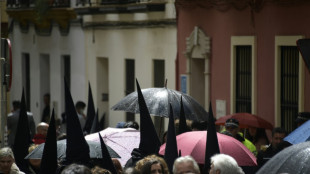 La lluvia frustra las procesiones de la Madrug&aacute; del Viernes Santo en Sevilla