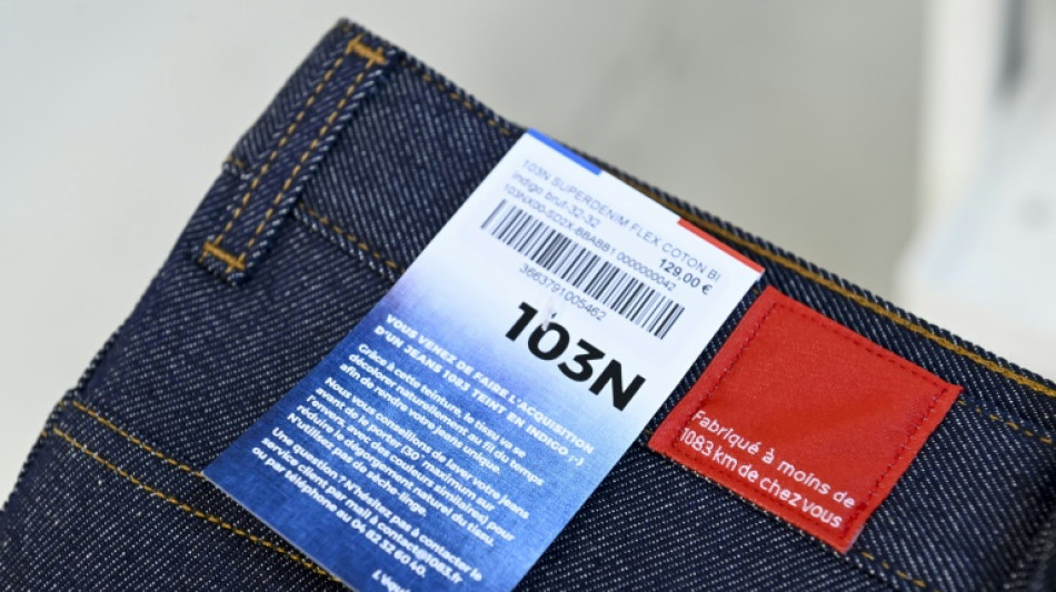 L'affichage du coût environnemental des vêtements entre en vigueur en France, une première en Europe