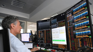 Borsa: Milano in rialzo con le banche, in luce Stm