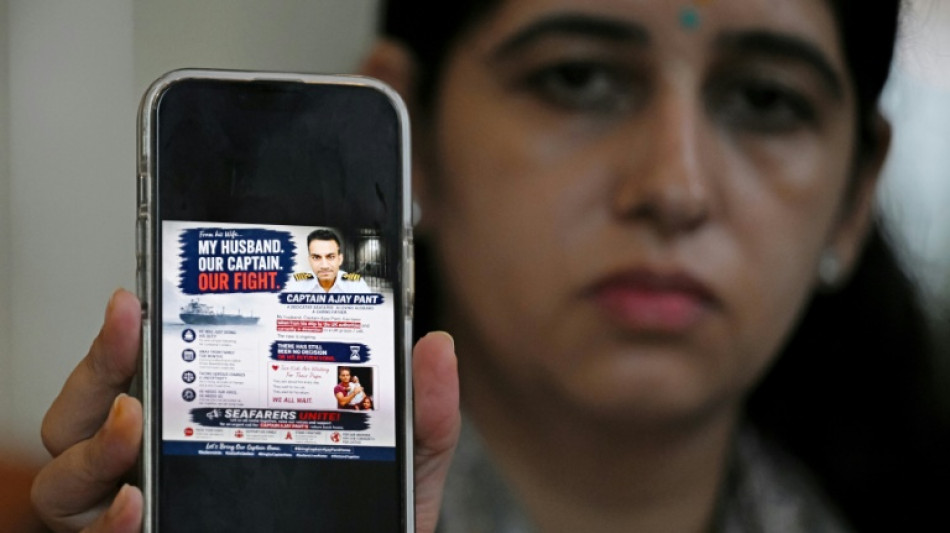 Capit&aacute;n indio detenido en Londres por transportar petr&oacute;leo ruso es un "chivo expiatorio", dice su esposa