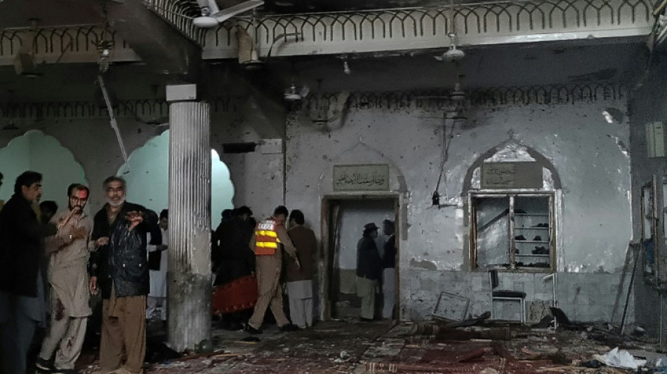 At least 30 dead in suicide attack on Pakistan shiite mosque