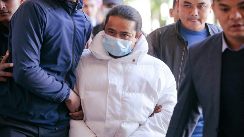 'Buddha Boy', guru acusado de estupro, &eacute; preso no Nepal
