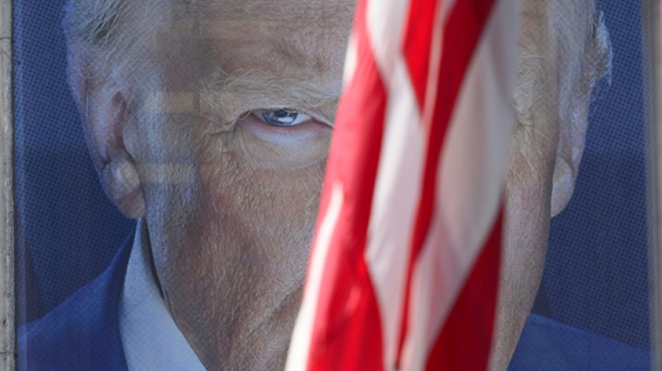 Megaprojeto de lei de Trump sofre rev&eacute;s no Congresso