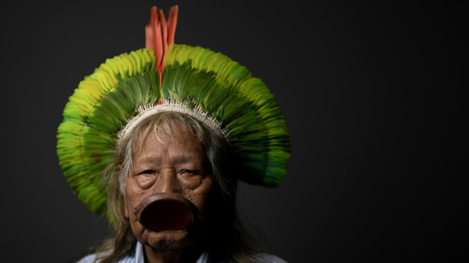 Macron receber&aacute; cacique Raoni em Paris