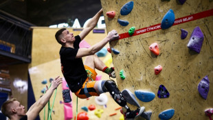 La "adrenalina" de la escalada consuela a veteranos ucranianos amputados