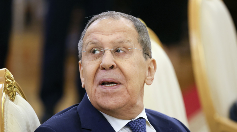 Lavrov, 'irrealistico' incontro russo-ucraino in Vaticano