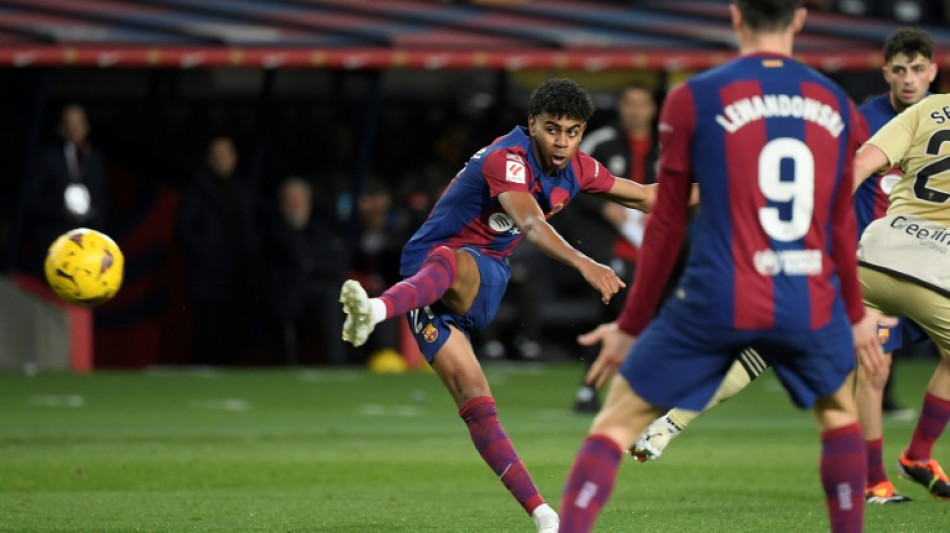 Bar&ccedil;a salva um ponto contra o Granada (3-3); Atl&eacute;tico perde para o Sevilla