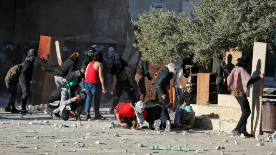 M&aacute;s de un centenar de heridos en disturbios en la Explanada de las Mezquitas en Jerusal&eacute;n