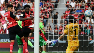 Leverkusen vence Wolfsburg (4-3) nos acr&eacute;scimos; Stuttgart goleia Dortmund