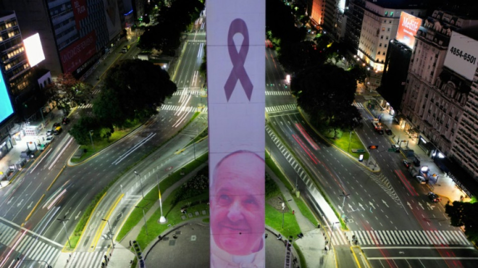 Lula, Messi e fi&eacute;is de toda a Am&eacute;rica Latina lamentam a morte de Francisco