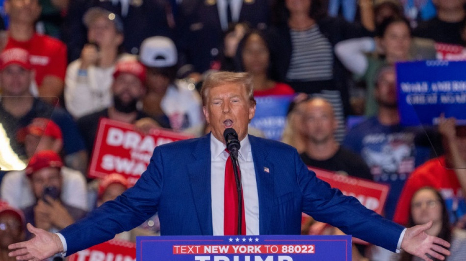 Trump visitar&aacute; ciudad blanco de sus acusaciones a migrantes, Harris sube en encuestas