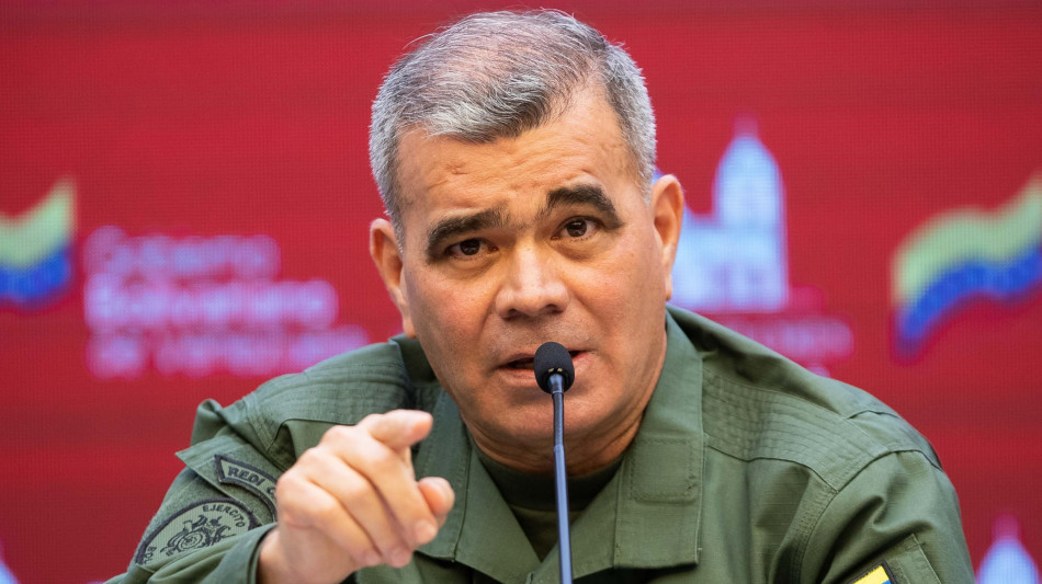 Le forze armate venezuelane giurano 'assoluta lealt&agrave;' a Maduro