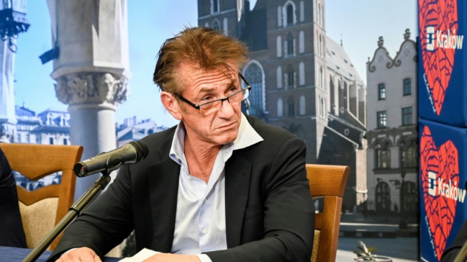Sean Penn soutient les r&eacute;fugi&eacute;s ukrainiens en Pologne