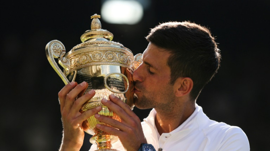 Djokovic gana su s&eacute;ptimo Wimbledon, endulzando un a&ntilde;o hasta ahora amargo
