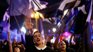 Rechtsextreme Gruppen wollen in Madrid zu Protestcamp gegen Wohnungsnot vordringen