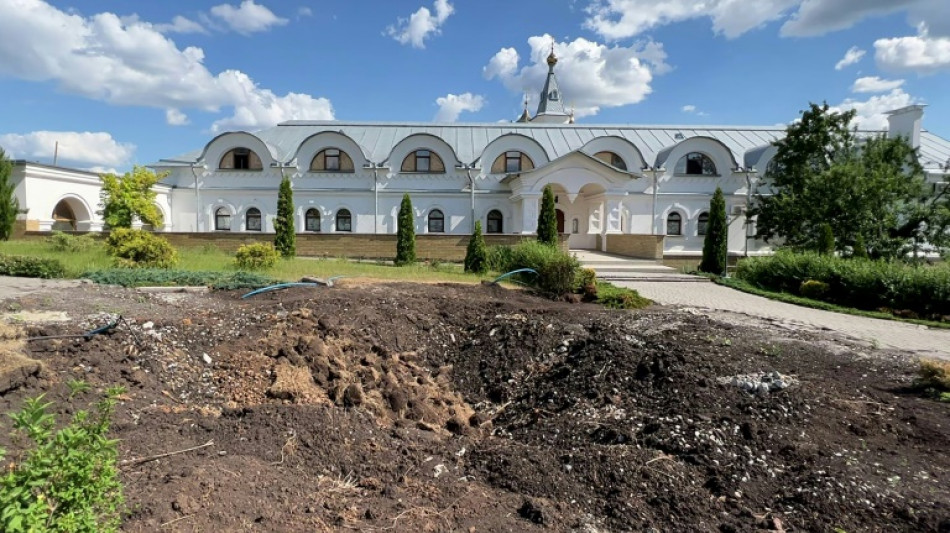 Monjas ortodoxas sobreviven bajo las bombas en el este de Ucrania