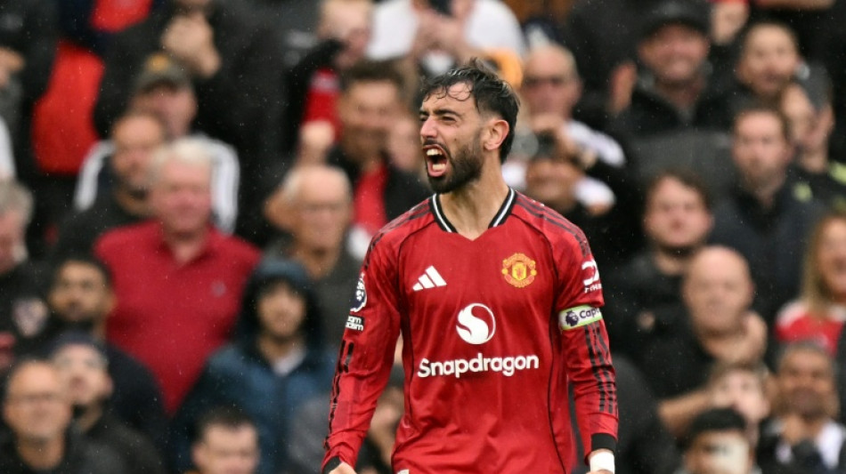Man Utd secure first win thanks to late Fernandes penalty