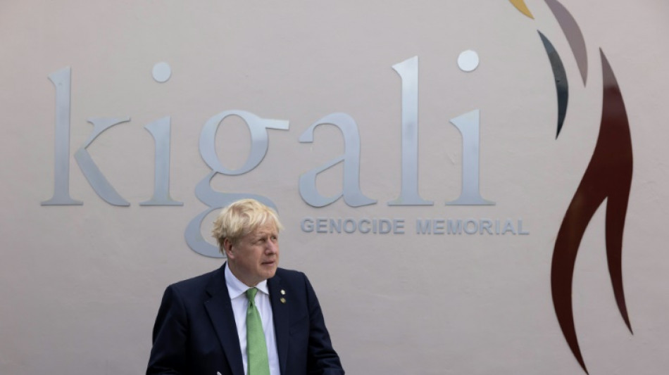 Boris Johnson defiende en su visita a Ruanda el acuerdo para enviar a los migrantes