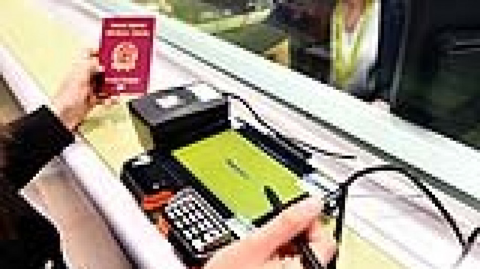 Poste al "traguardo dei centomila passaporti erogati"