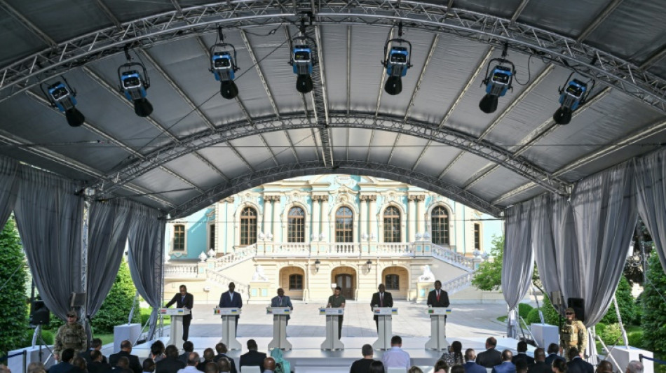 Miss&atilde;o africana chega &agrave; R&uacute;ssia em busca de media&ccedil;&atilde;o j&aacute; rejeitada pela Ucr&acirc;nia