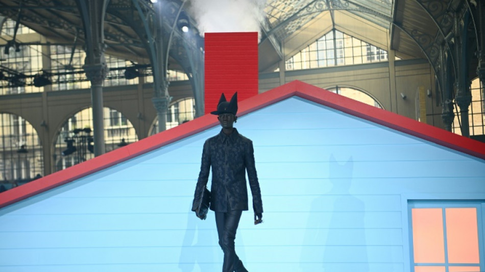 L&aacute;grimas y emoci&oacute;n en Par&iacute;s en el homenaje a dise&ntilde;ador fallecido de Louis Vuitton