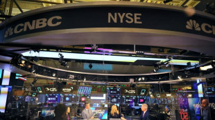 Wall Street ouvre en baisse, une s&eacute;ance charg&eacute;e en r&eacute;sultats